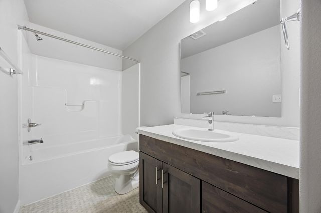 946 Albert Drive W, West Fargo, ND 58078