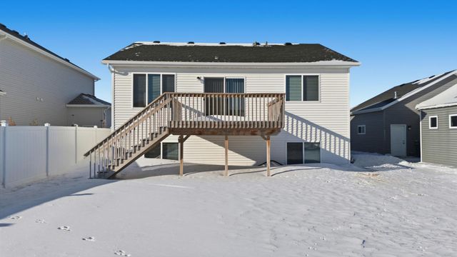 946 Albert Drive W, West Fargo, ND 58078