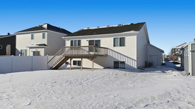 946 Albert Drive W, West Fargo, ND 58078