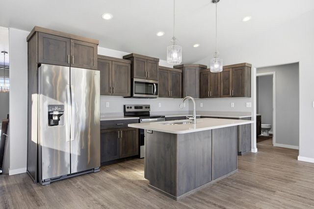 946 Albert Drive W, West Fargo, ND 58078