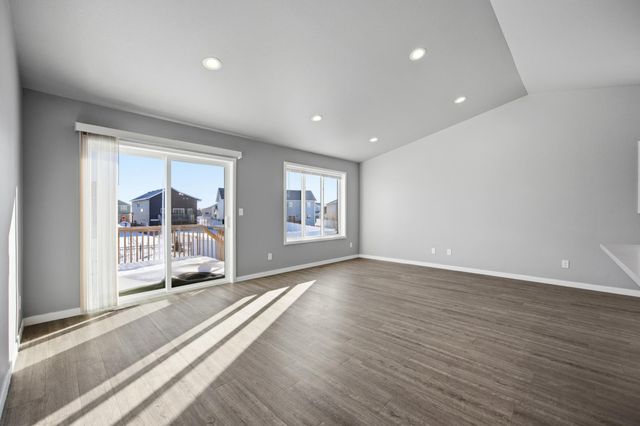 946 Albert Drive W, West Fargo, ND 58078