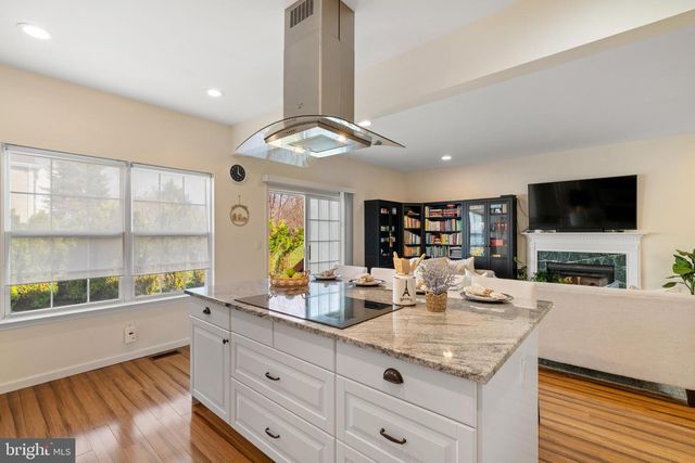 87 ELSIE DR, Plainsboro, NJ 08536