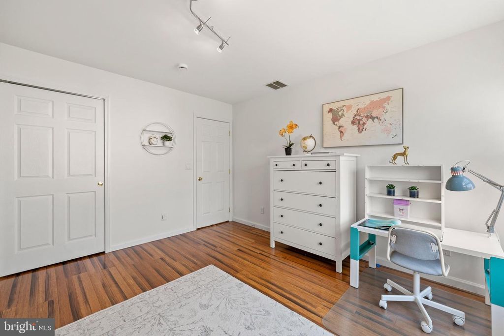 Image 27 of property listing at 87 ELSIE DR, Plainsboro, NJ 08536