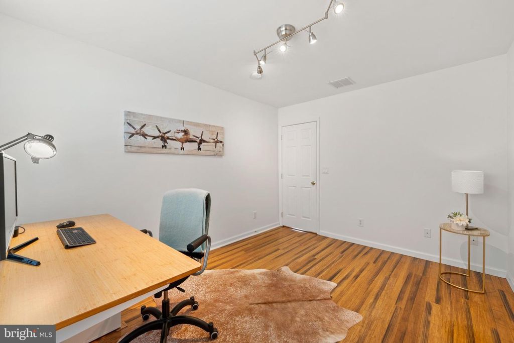 Image 32 of property listing at 87 ELSIE DR, Plainsboro, NJ 08536