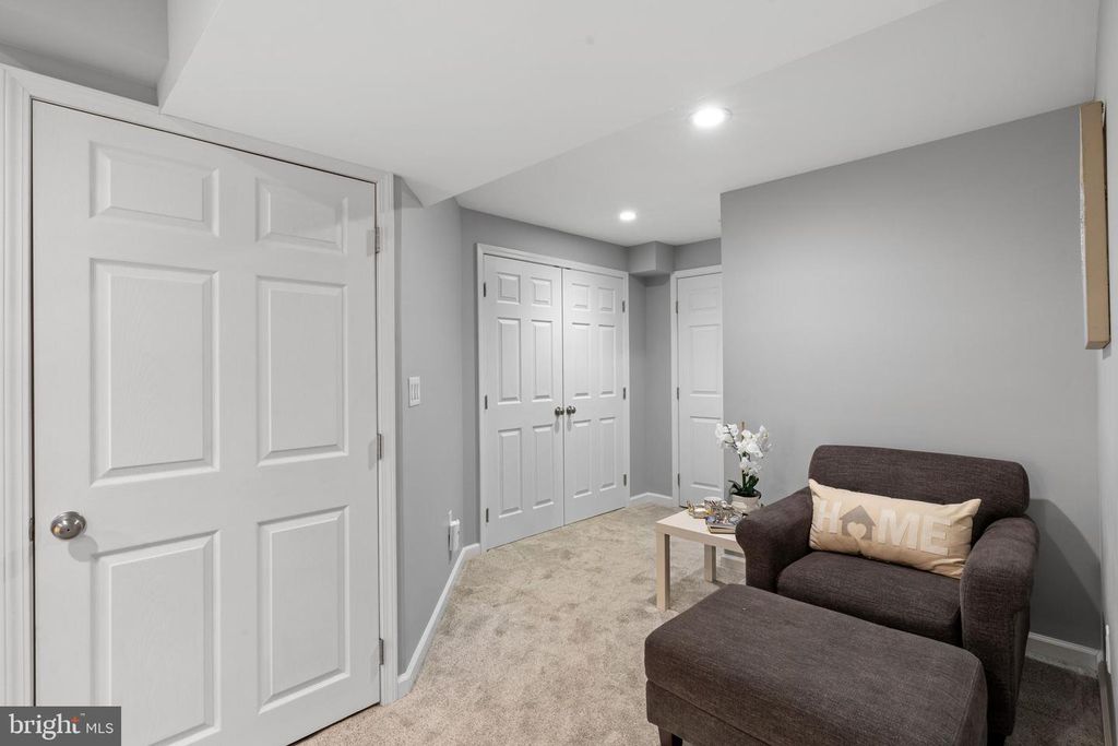 Image 39 of property listing at 87 ELSIE DR, Plainsboro, NJ 08536