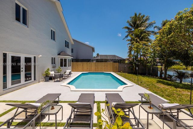 9650 SW 9th Court, Pembroke Pines, FL 33025