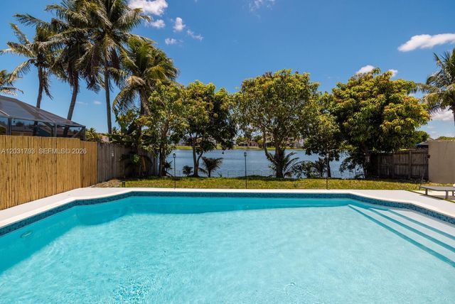 9650 SW 9th Court, Pembroke Pines, FL 33025