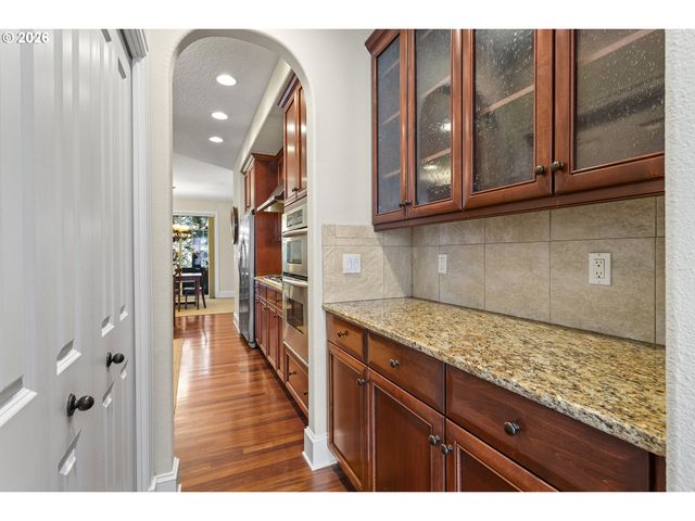 13340 AUBURN Ct, Lake Oswego, OR 97035