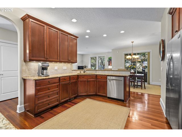 13340 AUBURN Ct, Lake Oswego, OR 97035