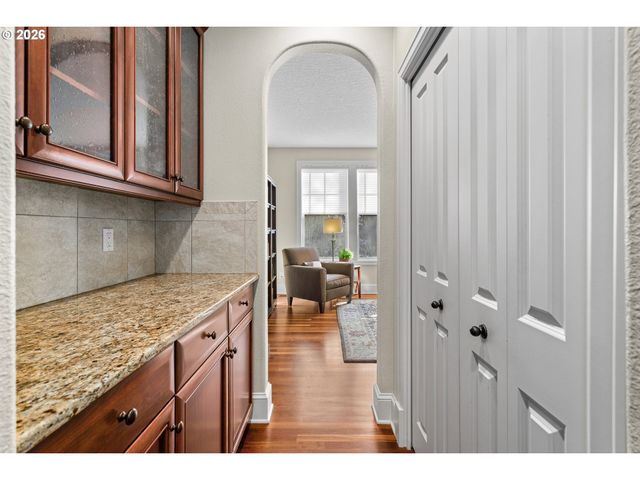 13340 AUBURN Ct, Lake Oswego, OR 97035