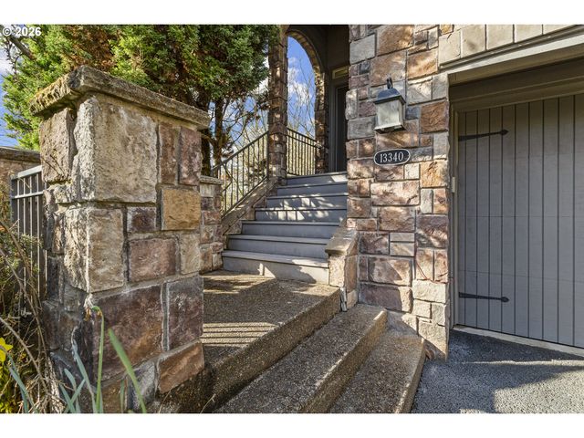 13340 AUBURN Ct, Lake Oswego, OR 97035