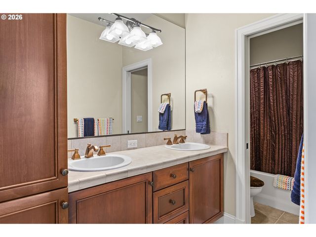 13340 AUBURN Ct, Lake Oswego, OR 97035