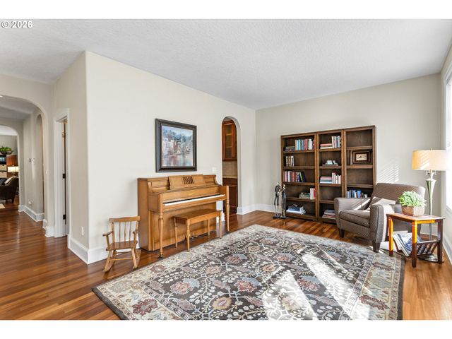 13340 AUBURN Ct, Lake Oswego, OR 97035