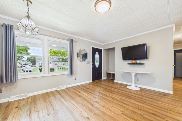 11 Irene St, New Bedford, MA 02745