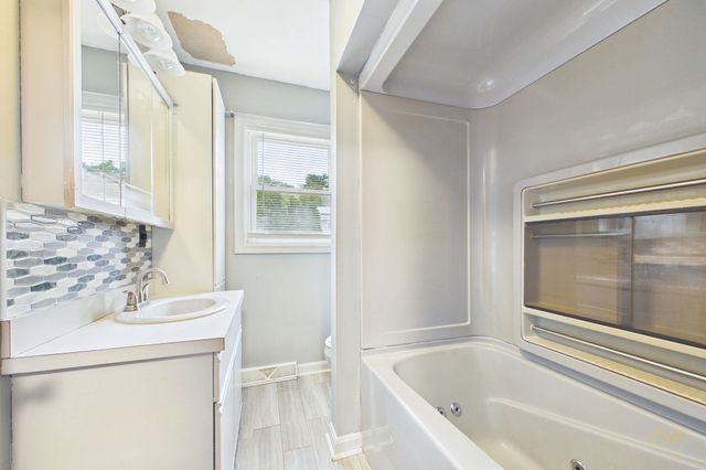 11 Irene St, New Bedford, MA 02745