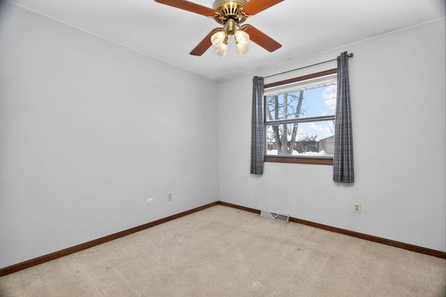 616 Ca Crest Drive, Shorewood, IL 60404