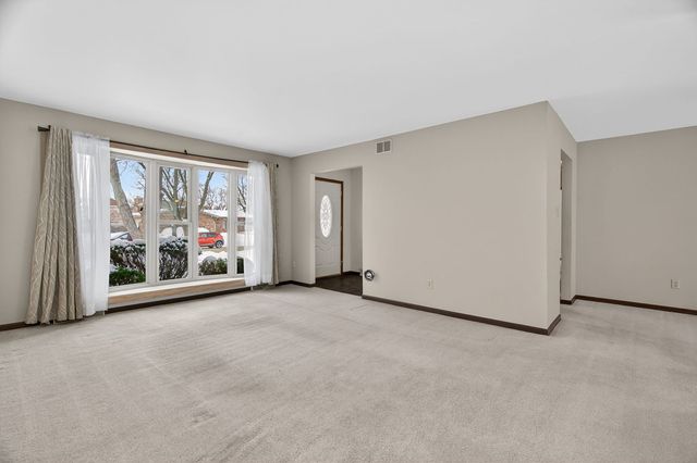 616 Ca Crest Drive, Shorewood, IL 60404