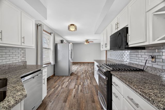 616 Ca Crest Drive, Shorewood, IL 60404