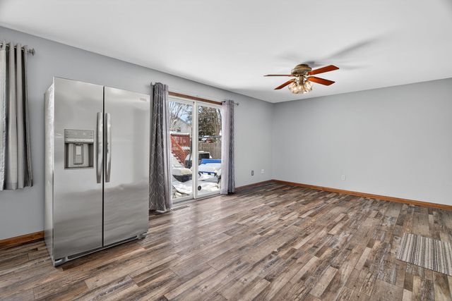 616 Ca Crest Drive, Shorewood, IL 60404