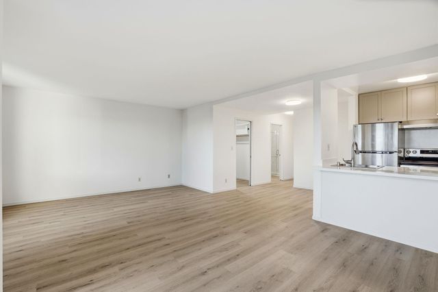 955 Shorepoint Ct 110, Alameda, CA 94501