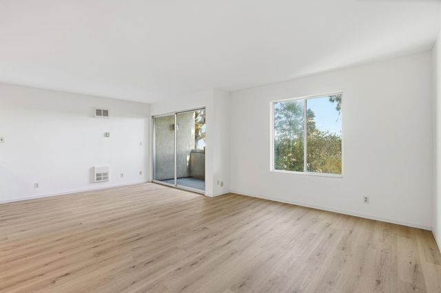 955 Shorepoint Ct 110, Alameda, CA 94501