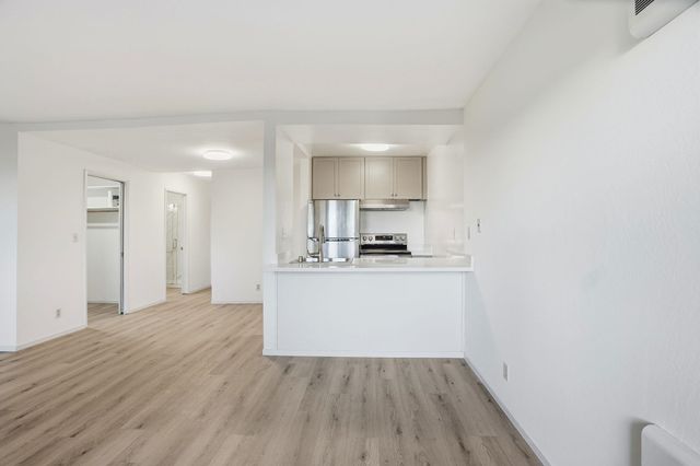 955 Shorepoint Ct 110, Alameda, CA 94501