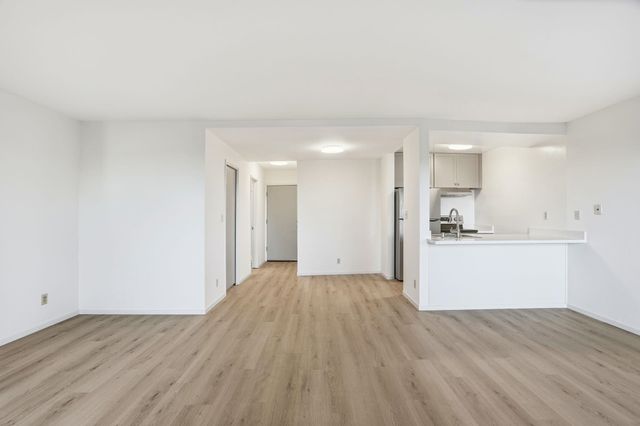 955 Shorepoint Ct 110, Alameda, CA 94501