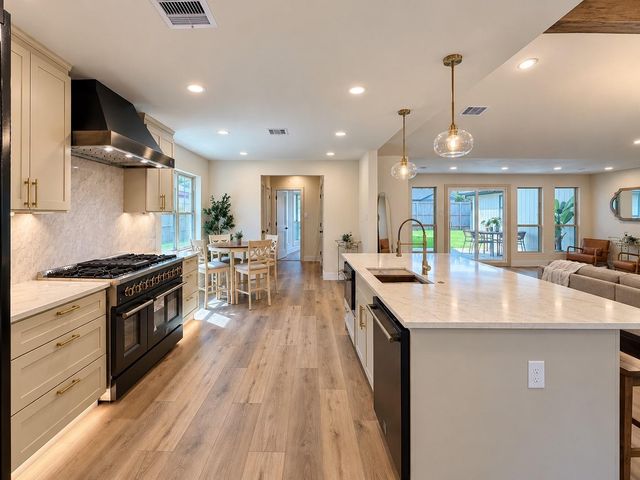 1031 Richelieu Lane, Houston, TX 77018