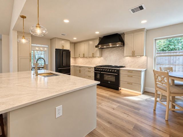 1031 Richelieu Lane, Houston, TX 77018