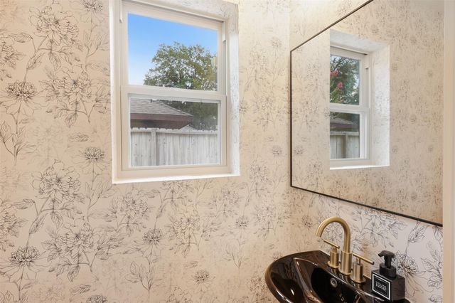 1031 Richelieu Lane, Houston, TX 77018