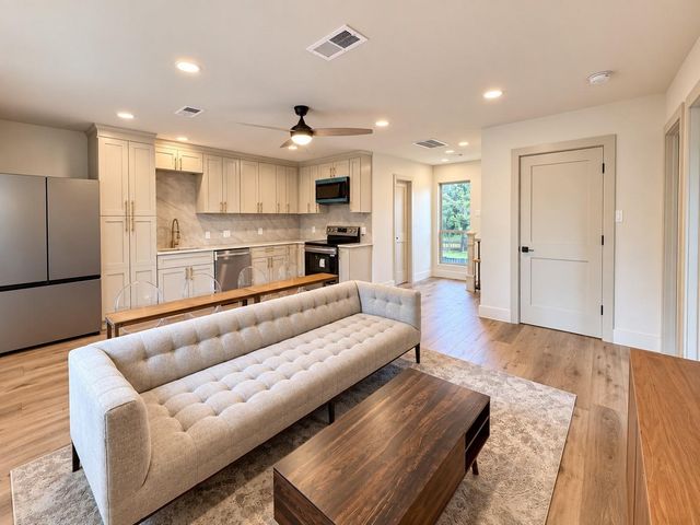 1031 Richelieu Lane, Houston, TX 77018