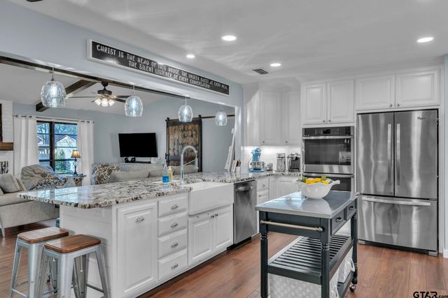 1208 Briarwood Ln, Longview, TX 75604