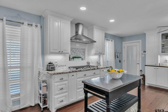 1208 Briarwood Ln, Longview, TX 75604