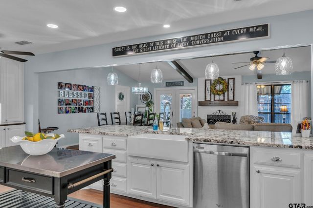 1208 Briarwood Ln, Longview, TX 75604