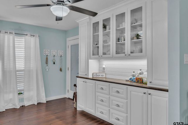 1208 Briarwood Ln, Longview, TX 75604