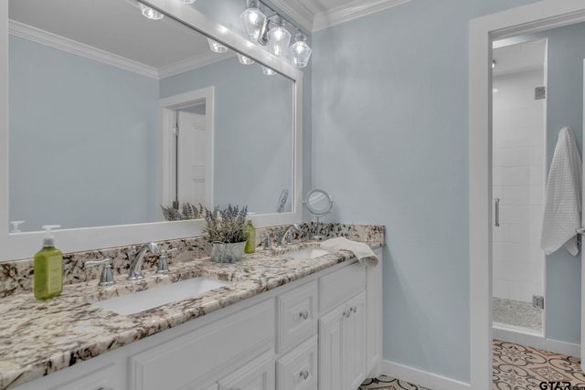 1208 Briarwood Ln, Longview, TX 75604