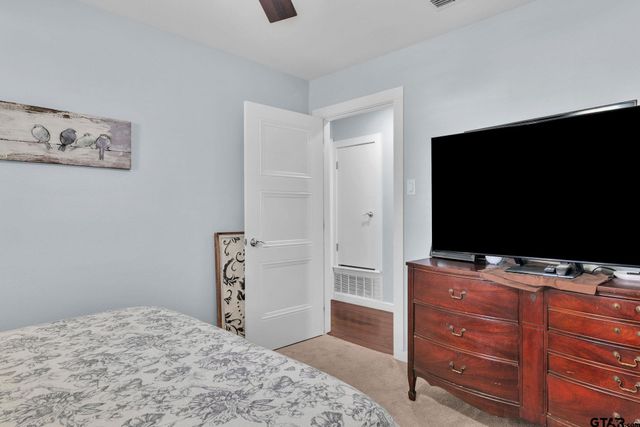 1208 Briarwood Ln, Longview, TX 75604