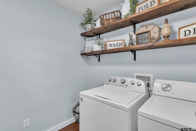 1208 Briarwood Ln, Longview, TX 75604