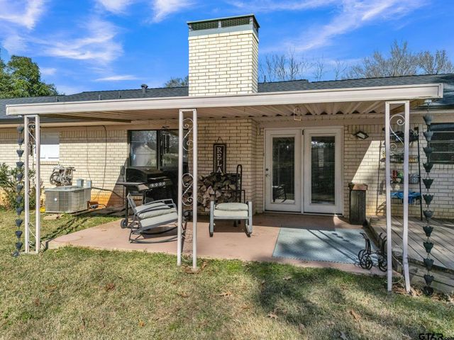 1208 Briarwood Ln, Longview, TX 75604