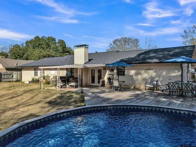 1208 Briarwood Ln, Longview, TX 75604