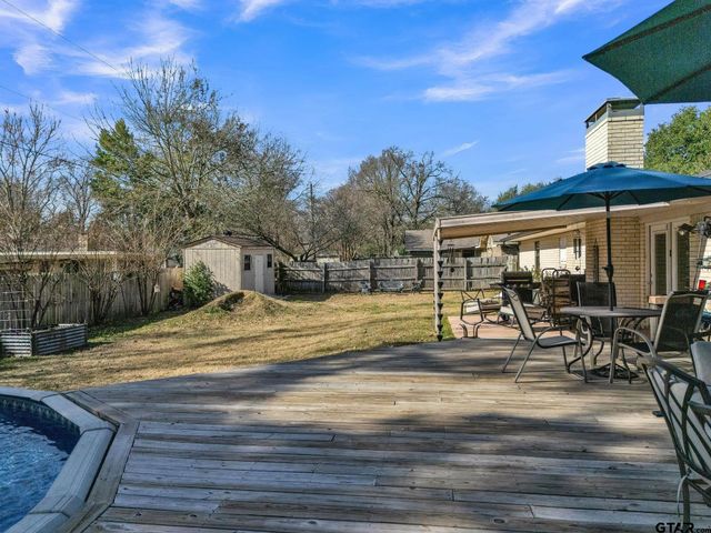 1208 Briarwood Ln, Longview, TX 75604