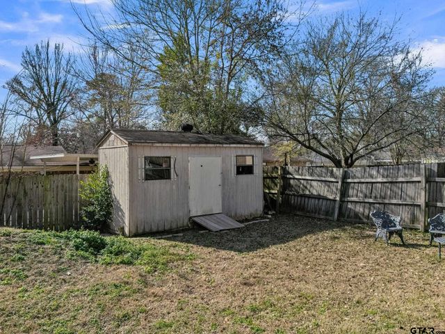 1208 Briarwood Ln, Longview, TX 75604