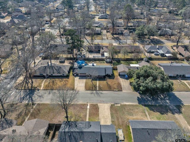 1208 Briarwood Ln, Longview, TX 75604