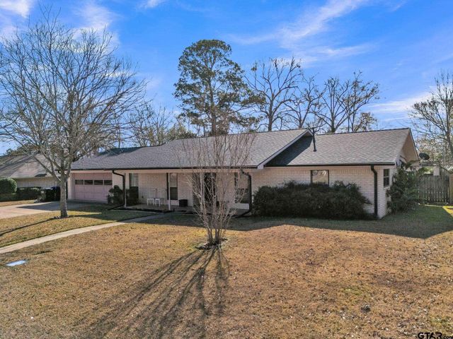 1208 Briarwood Ln, Longview, TX 75604