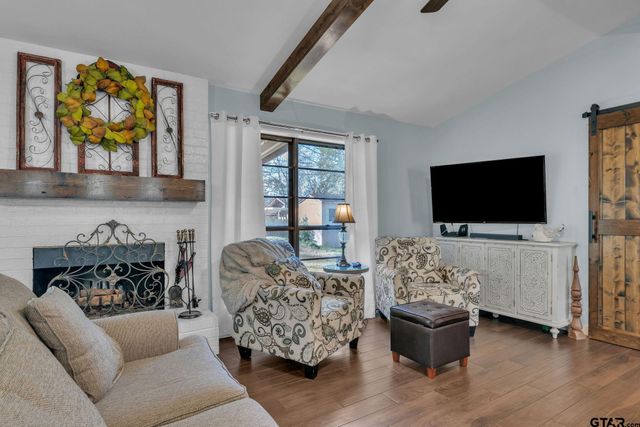 1208 Briarwood Ln, Longview, TX 75604