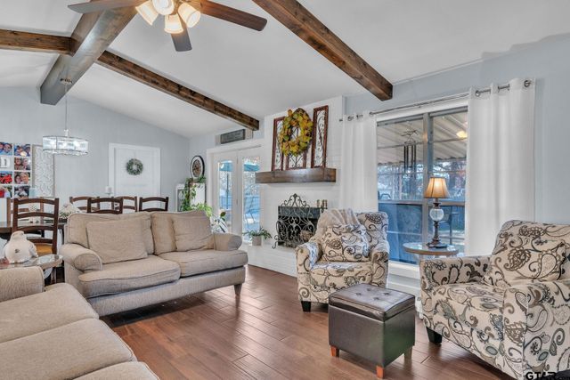 1208 Briarwood Ln, Longview, TX 75604