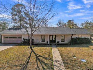 1208 Briarwood Ln, Longview, TX 75604