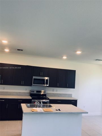 157 NE 27th Ter 157, Homestead, FL 33033