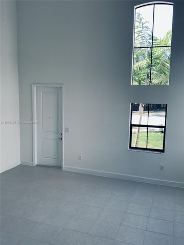 157 NE 27th Ter 157, Homestead, FL 33033