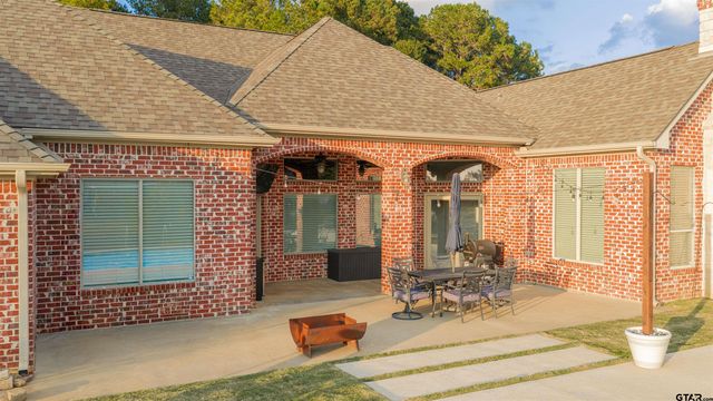 111 Rutland Dr, Hallsville, TX 75650